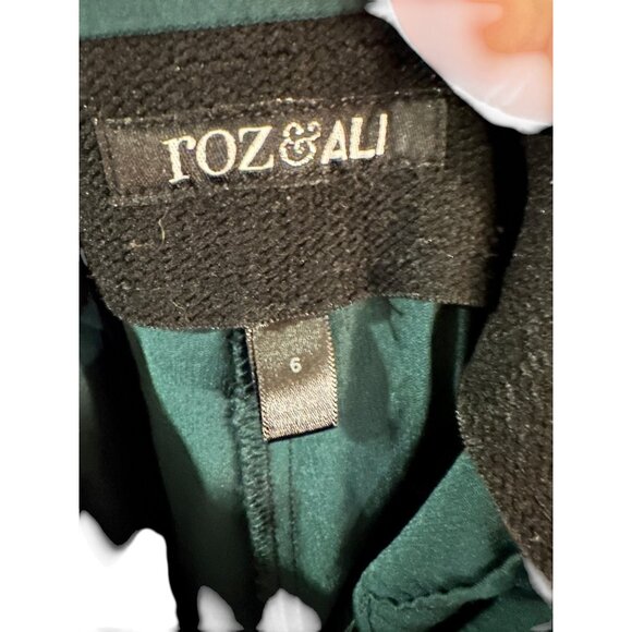 🍒 2/$20 🍒 Roz & Ali Womens Size 6 Green Ankle Pants With Gold Button Detail - Picture 5 of 7